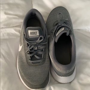 NIKE flex experience rn 7